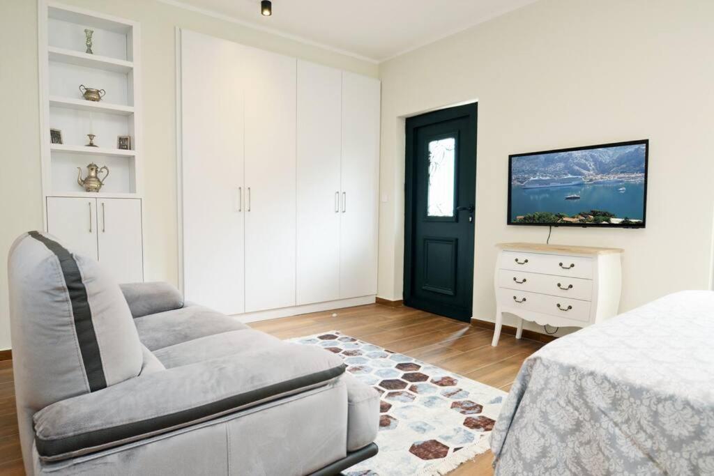 Urban Escape For Two In *